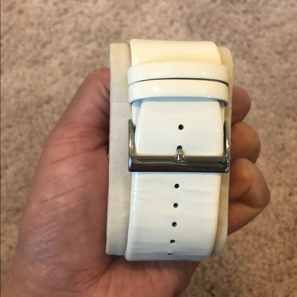 Authentic Guess watch - Picture 2 of 4